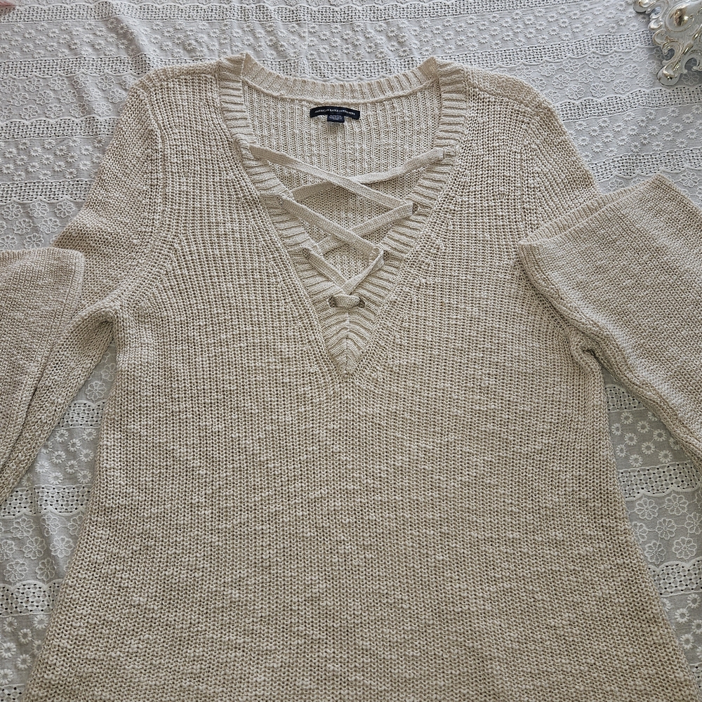 American Eagle Outfitters Cream V-Neck Sweater - Picture 8 of 8